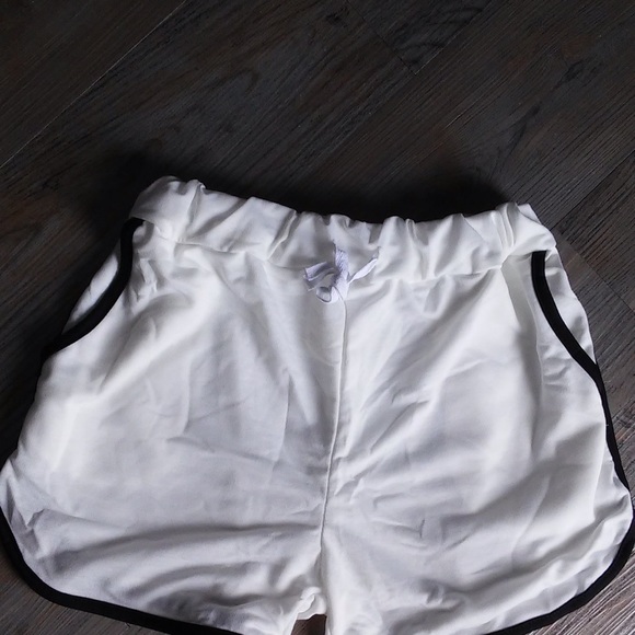 High waisted sexy white gym shorts - Picture 2 of 2