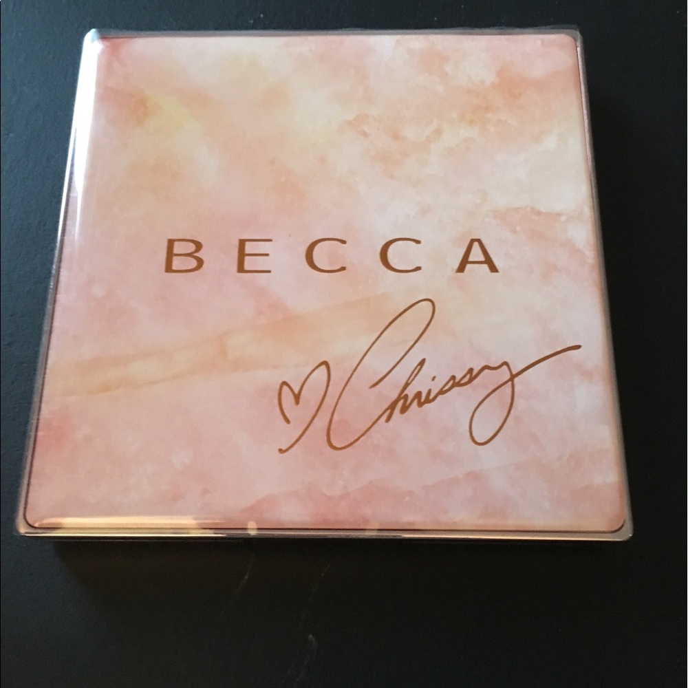 BECCA X Chrissy Tiegen Glow Face Palette