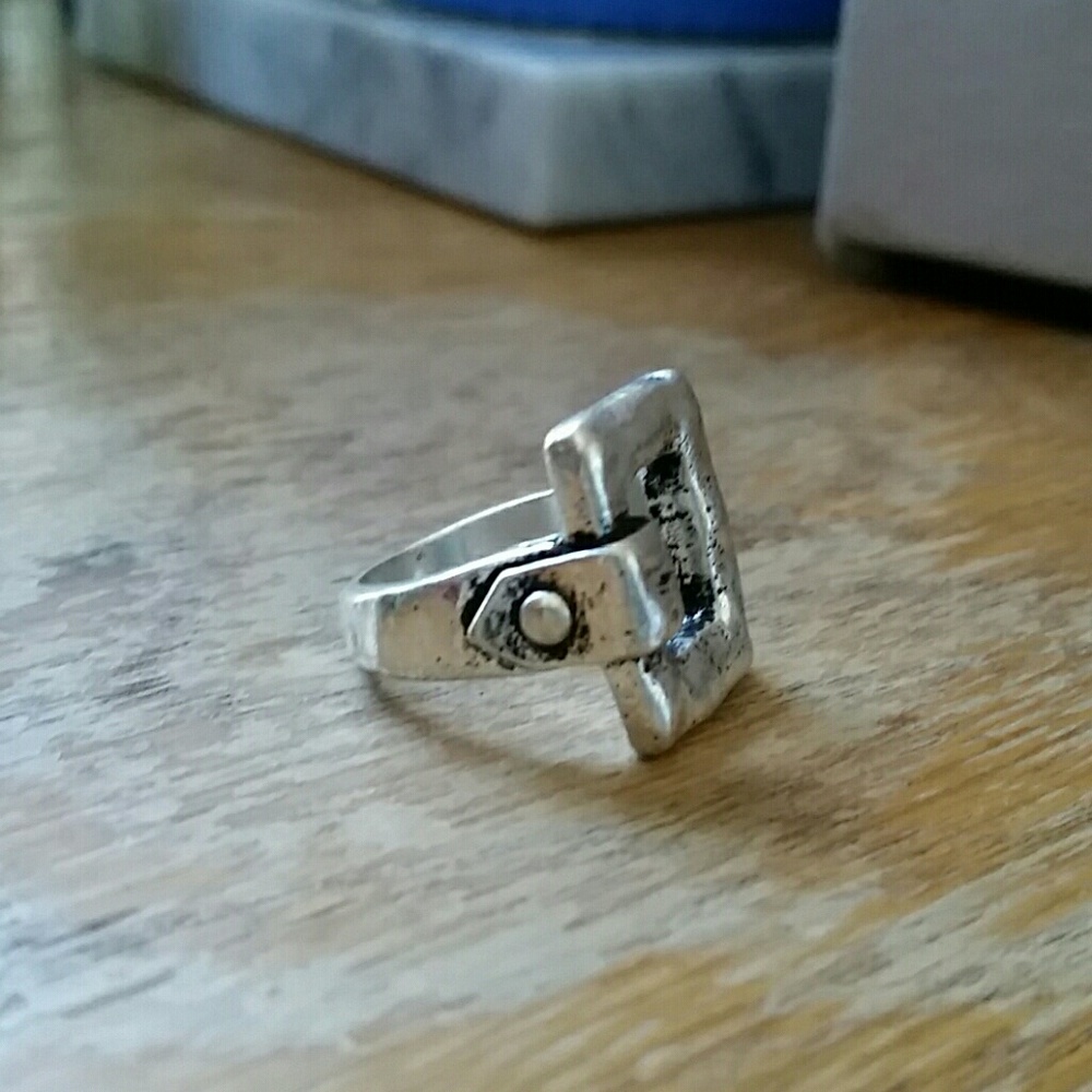 Statement Ring - Picture 2 of 5
