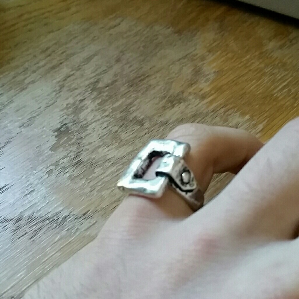 Statement Ring - Picture 3 of 5