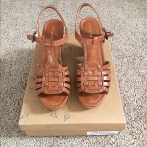 Indigo Rd. Kokka Platform Sandals