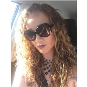 Meet your Posher, Damaris