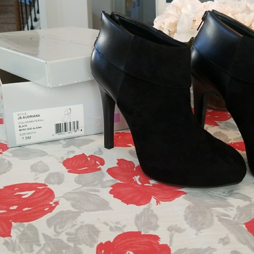 Jessica Simpson Black suede Adrianna heeled bootie