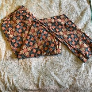Lularoe tall and curvy leggings