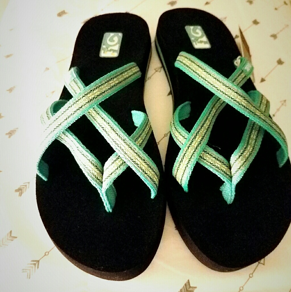 TEVA sandel brand new mint green SOOOOO CUTE