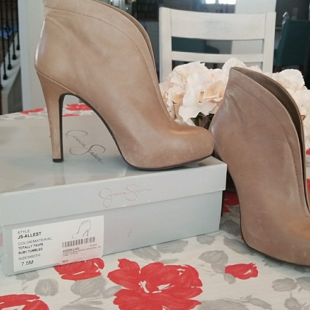 Jessica Simpson taupe Allest heeled ankle bootie