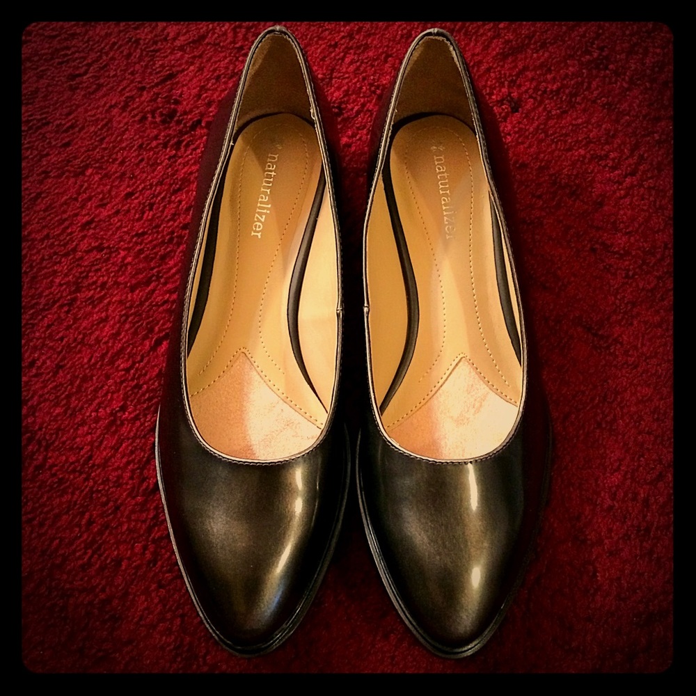 Women's New Brown Naturalizer Flats Shoes 8M