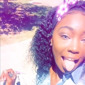 Meet your Posher, Dee