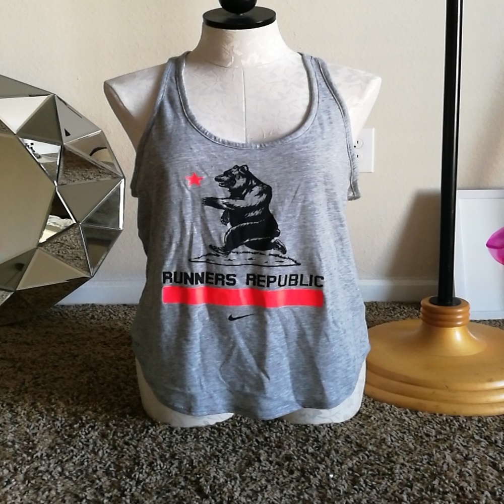 Nike racetrack tee