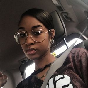 Meet your Posher, Amari