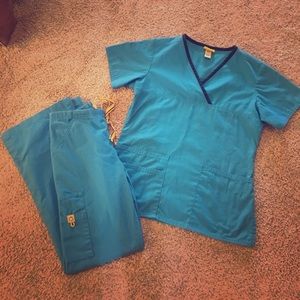 💛💙Wink XS two tone scrub set 💛💙