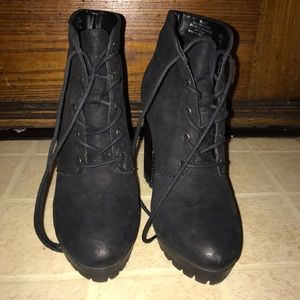 Steve Madden heeled lace up boots