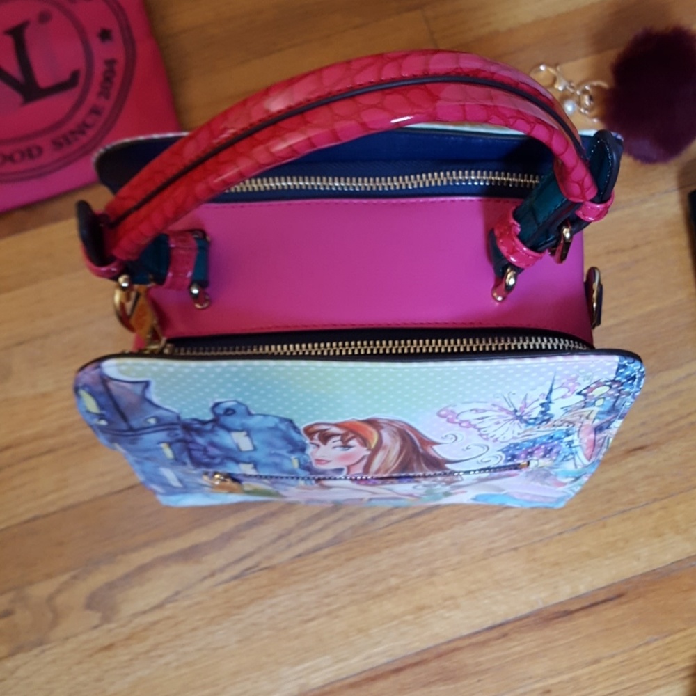 Beautiful Nicole Miller Purse!🎈🎈SOLD 🎈🎈 - Picture 5 of 8