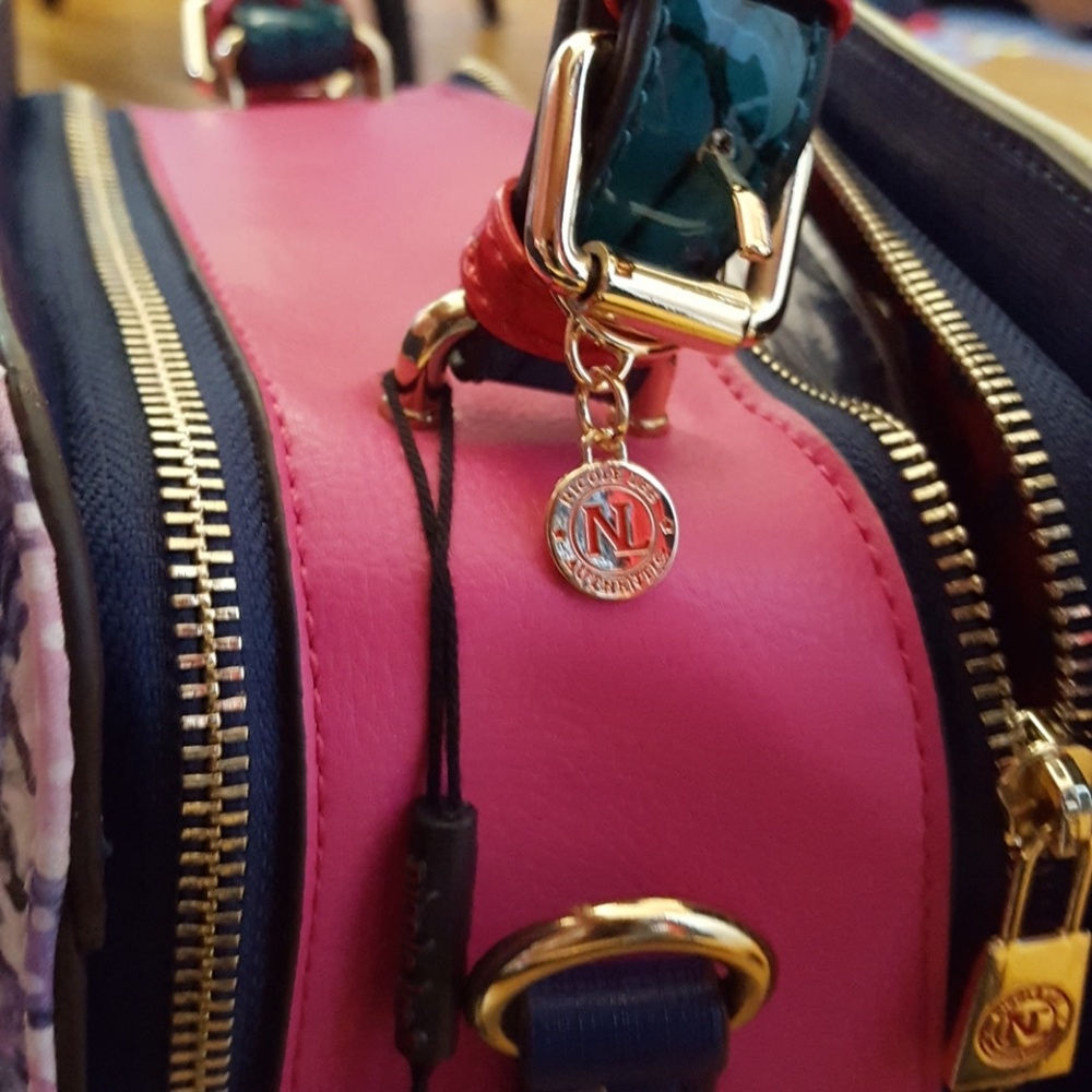 Beautiful Nicole Miller Purse!🎈🎈SOLD 🎈🎈 - Picture 8 of 8