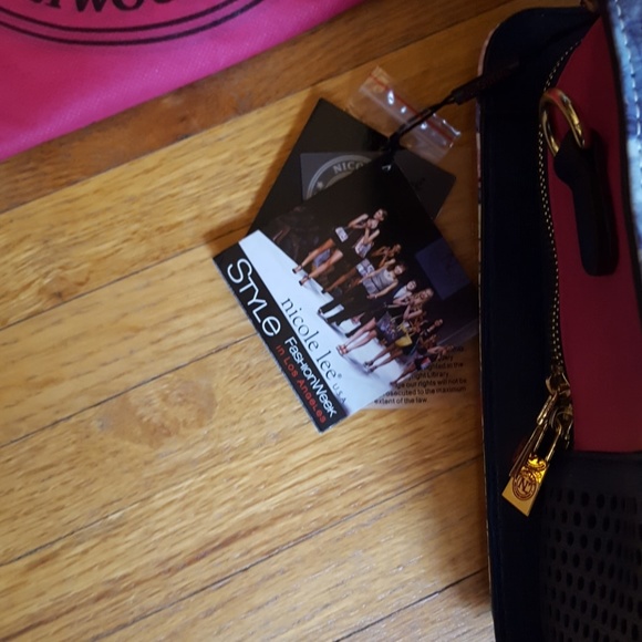Beautiful Nicole Miller Purse!๐๐SOLD ๐๐ - Picture 4 of 8