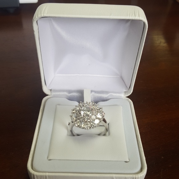 Jewelry - Sterling Silver .925, cubic zirconia ring