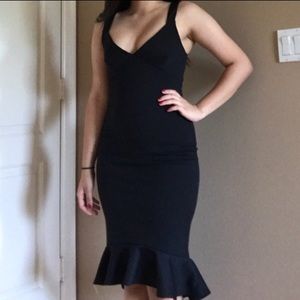 Slimming back dress w flare