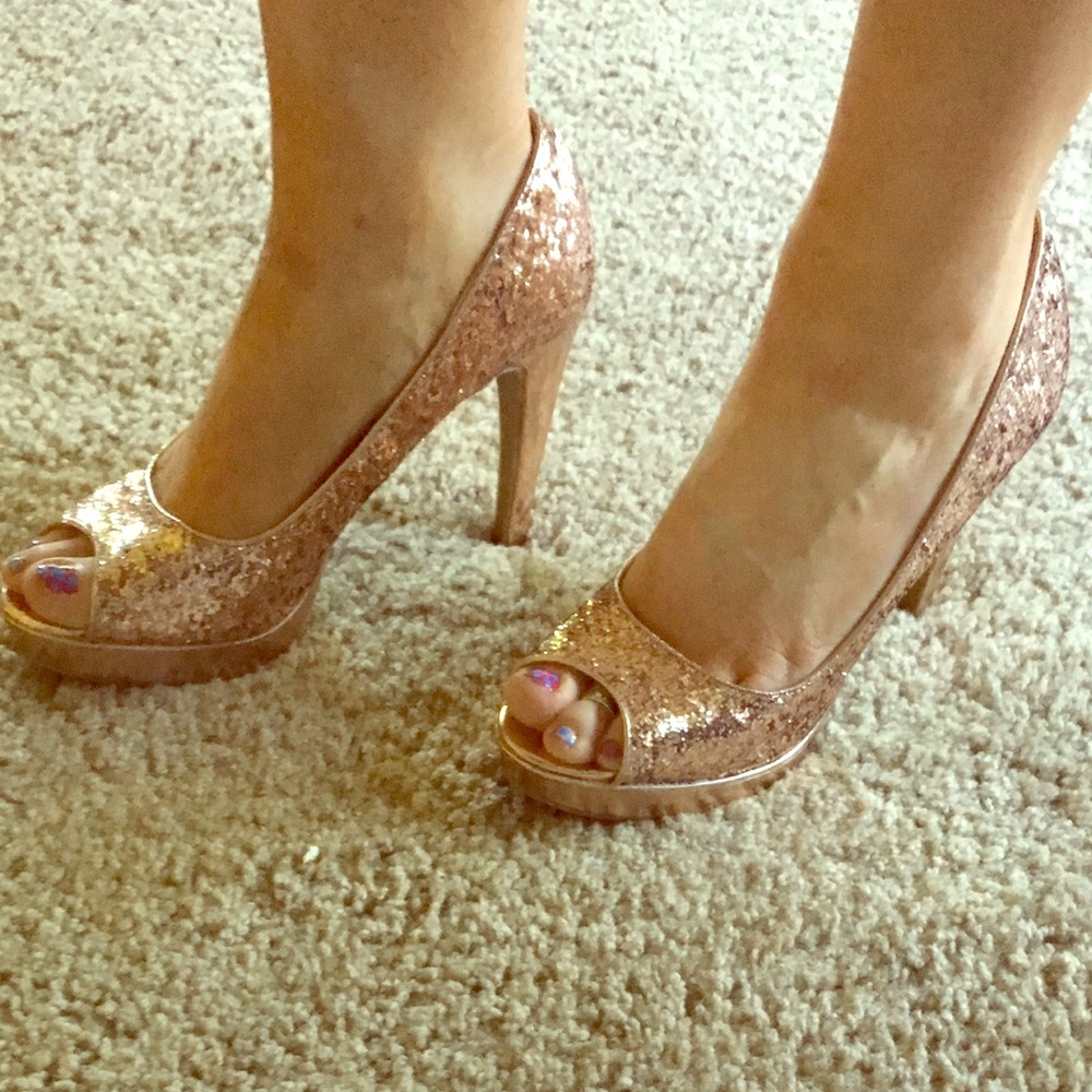 SOLD on M-☀️Rose Gold Sparkling Heels☀️