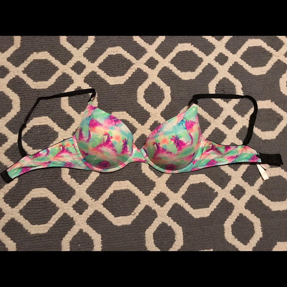 Victoria's Secret PINK bra.