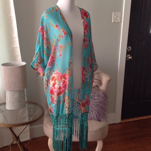 🌷Floral Fringed Kimono🌷fits S/M/L - Picture 5 of 8