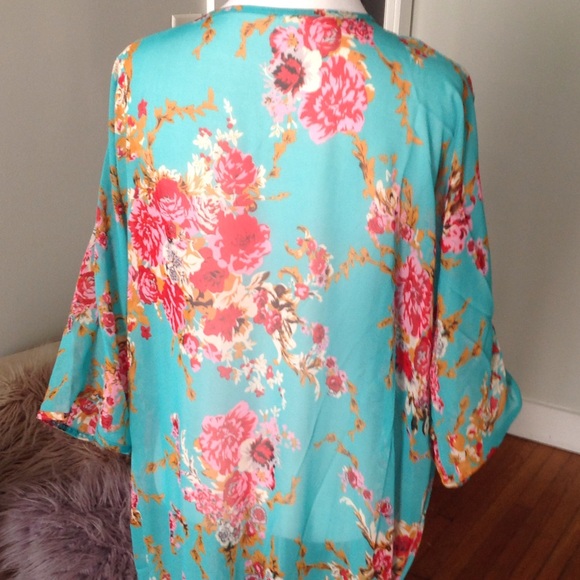 🌷Floral Fringed Kimono🌷fits S/M/L - Picture 7 of 8