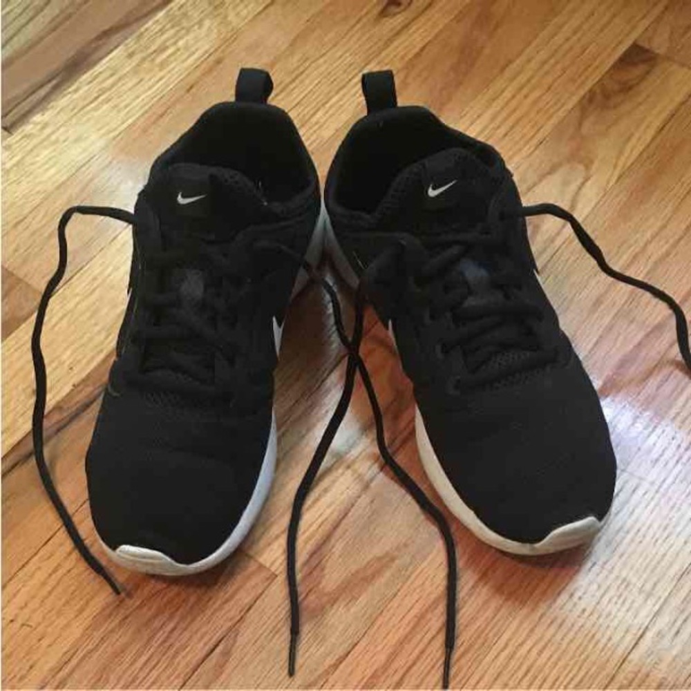 Men's black Nike running sneakers