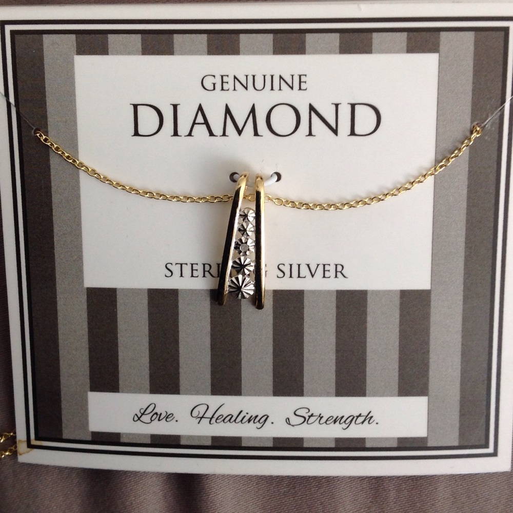 🎉HP🎉CRYSTAL PENDANT NECKLACE