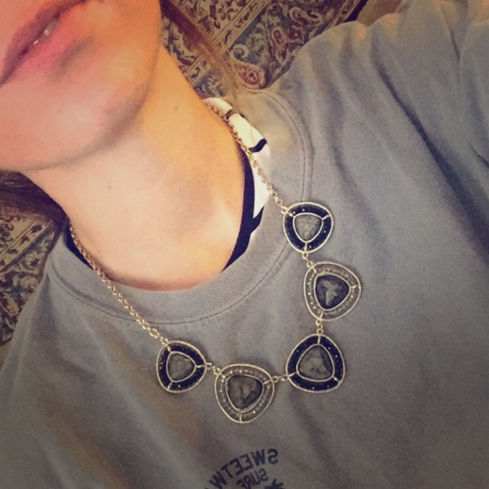 Beaded dark gray, black marbled detail necklace