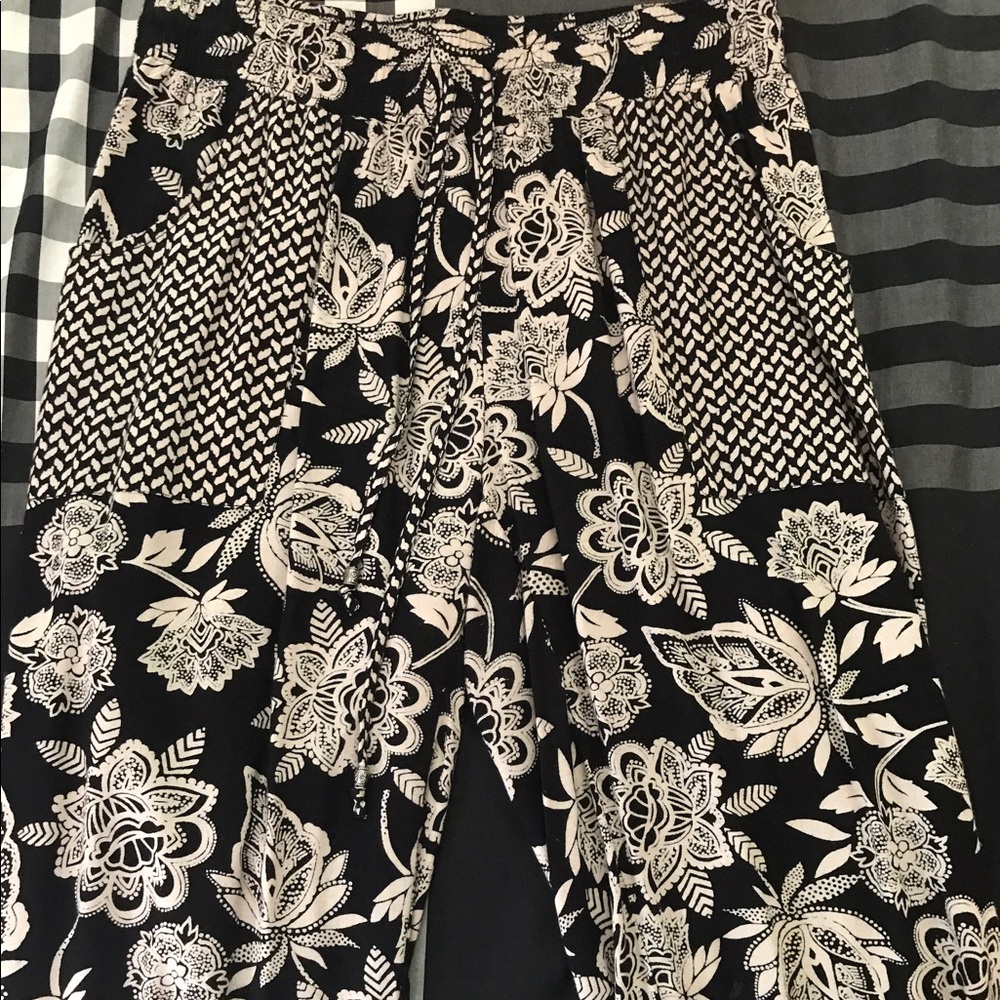 American Eagle patterned jogger pants