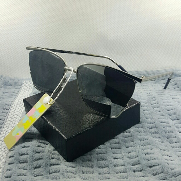 Small frame square Style woman Fashion Sunglasses - Picture 2 of 2