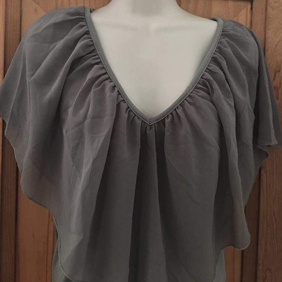 Beautiful V-Neck Top - Picture 4 of 4