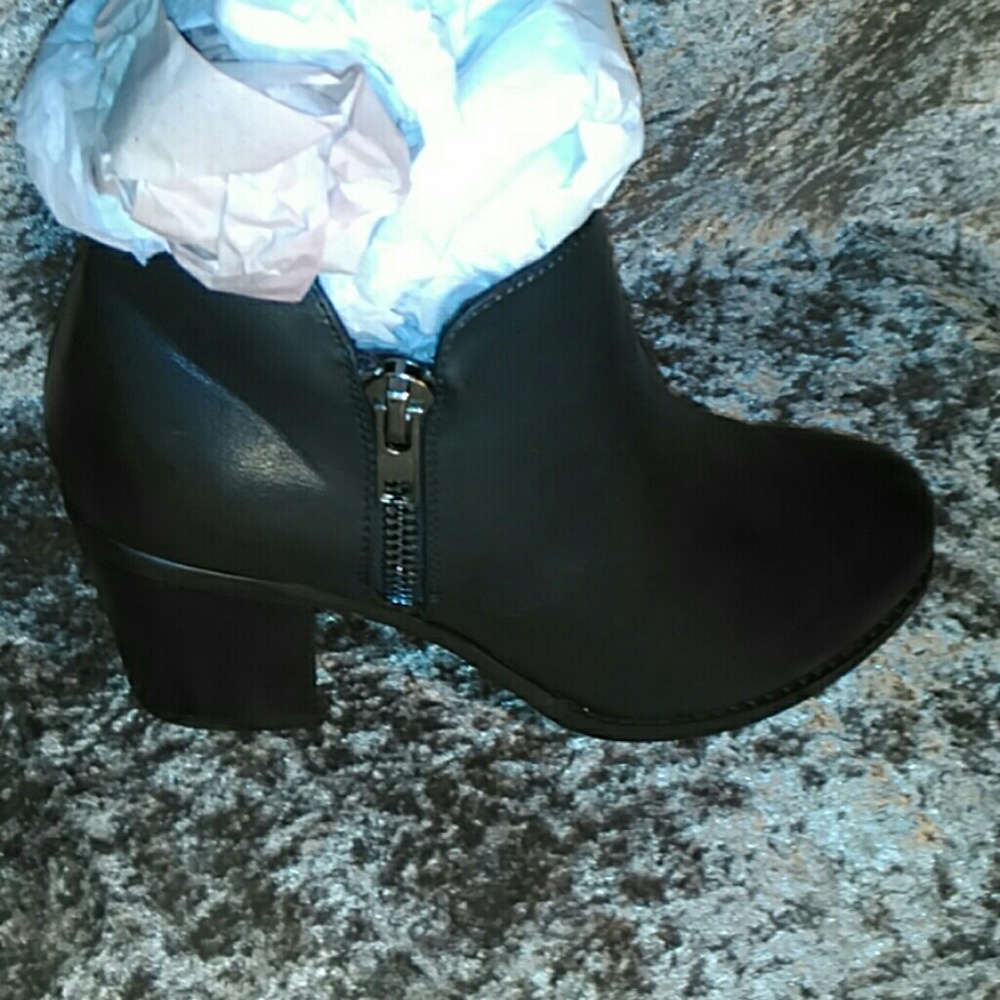 NWT Torrid 7.5w Black Side Zip Ankle Bootie