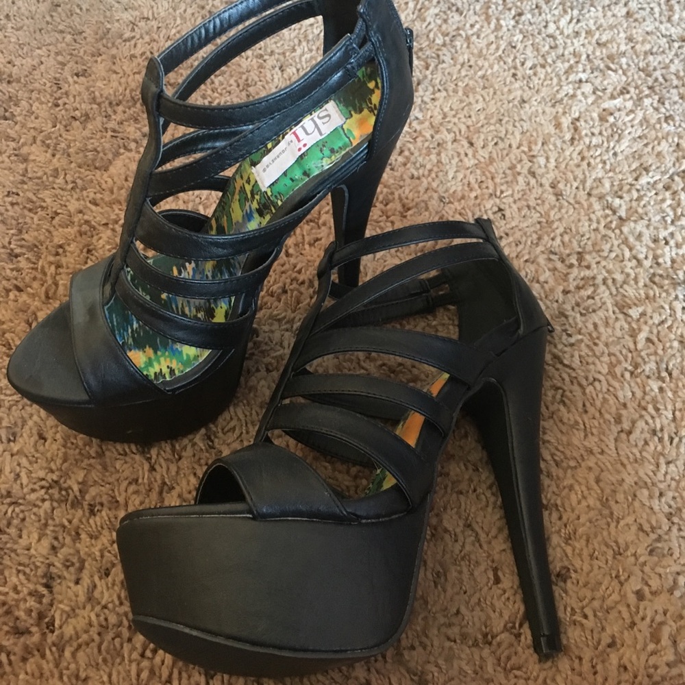Black shi heels