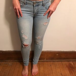 American Eagle Light Wash Distressed Jeggings