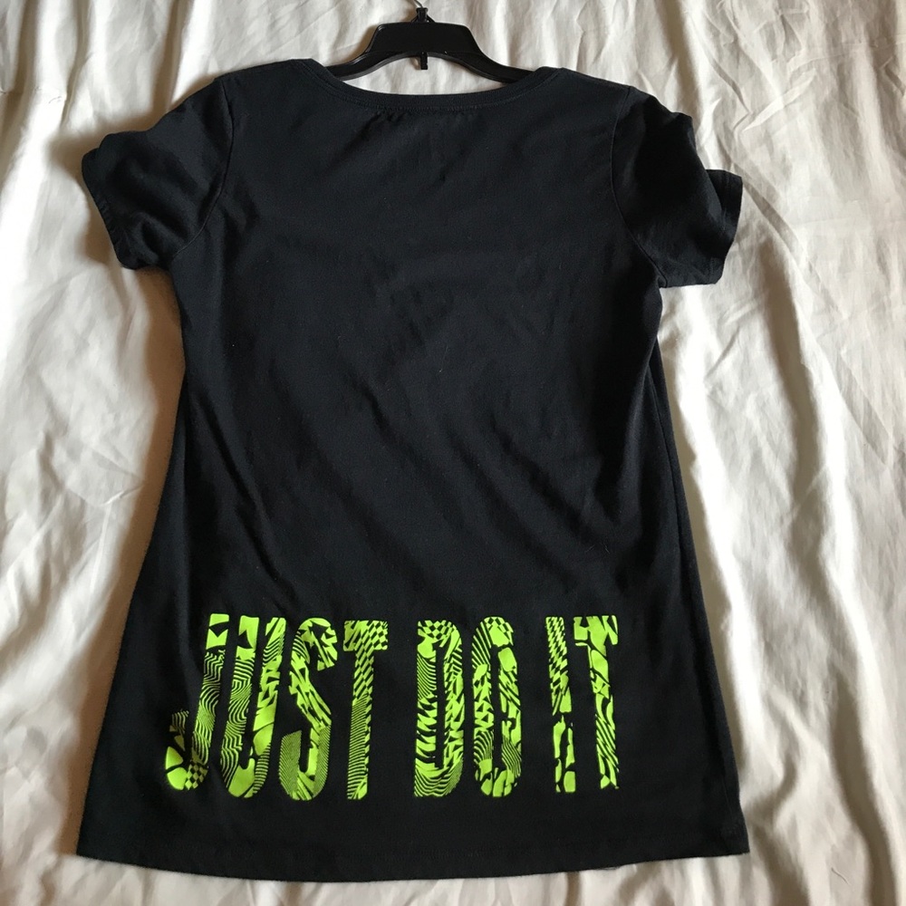 Nike tee - Picture 2 of 3