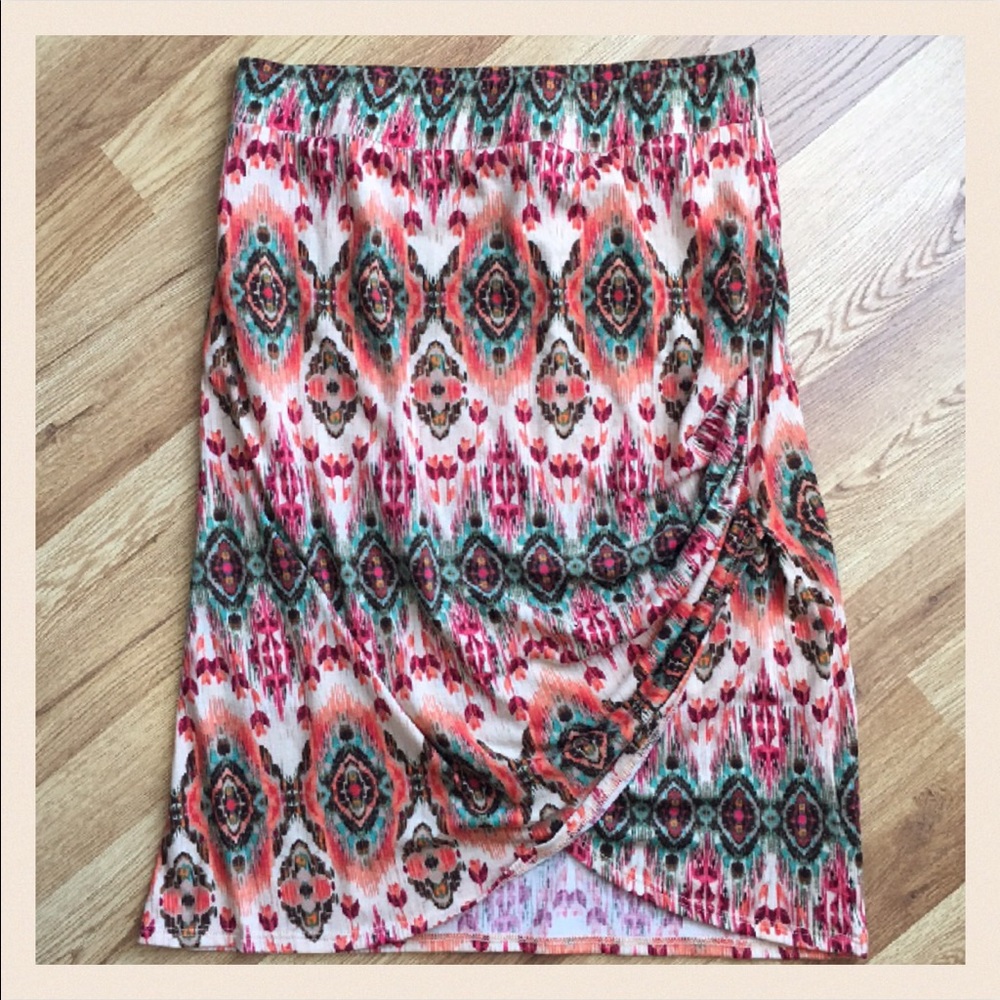NWOT Versona Tulip Hem Pencil Skirt