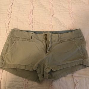 AE khaki shortie short