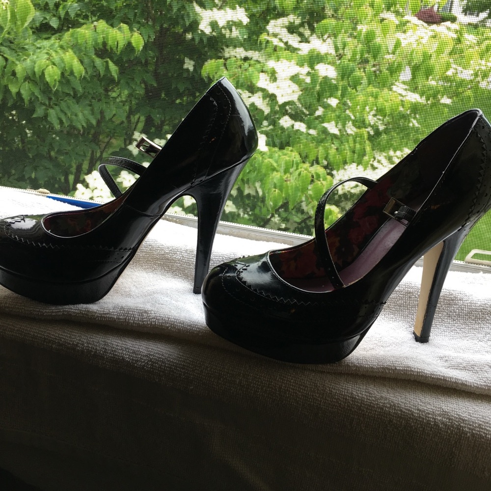 Black patent leather Maryjane platform heels