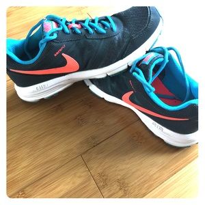 NIKE sneakers size 8.5