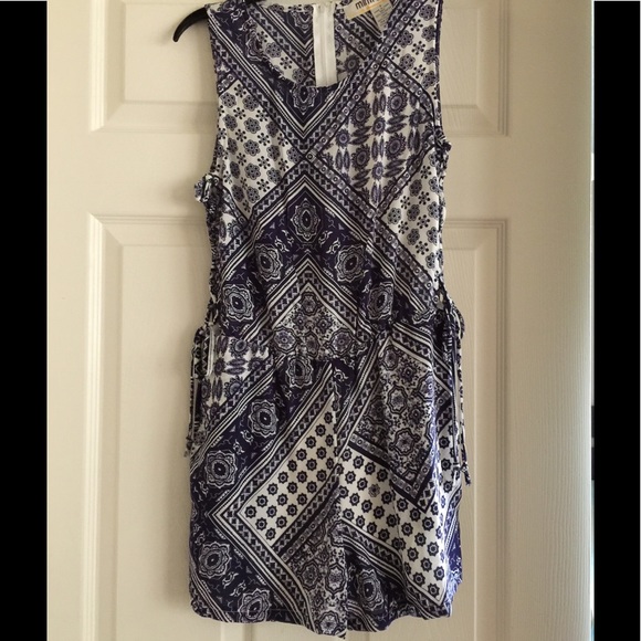 Gorgeous blue/white romper - Picture 1 of 1