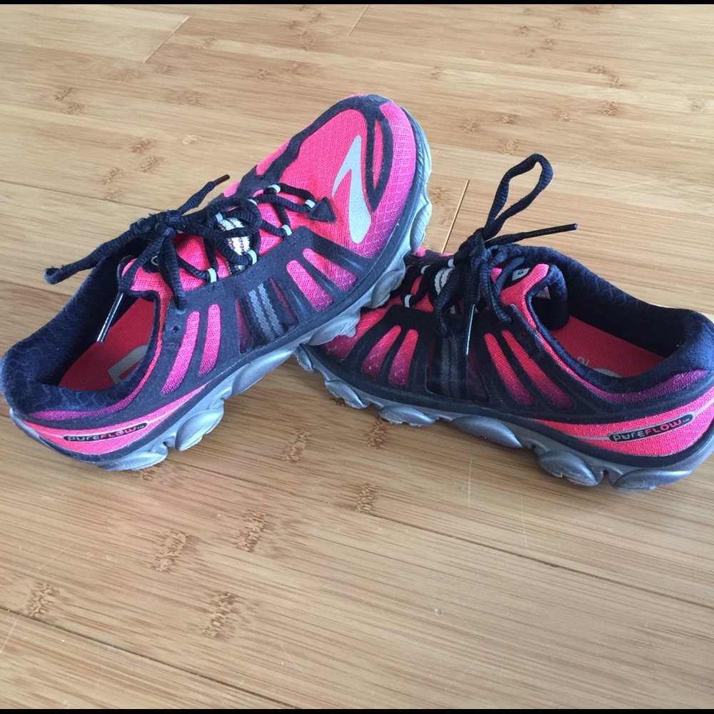 BROOKS pure flow sneakers size 8. Bright color!