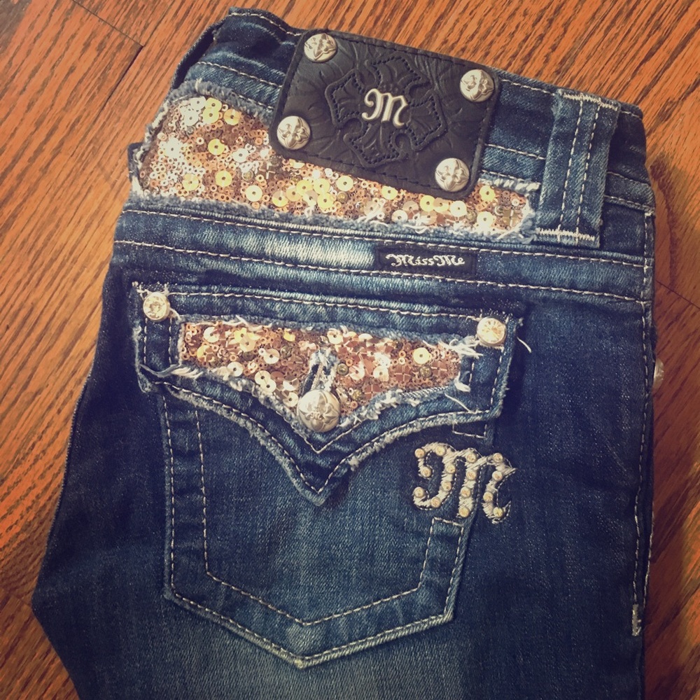 ✨Miss Me size 26 stretch jeans sequin detail✨