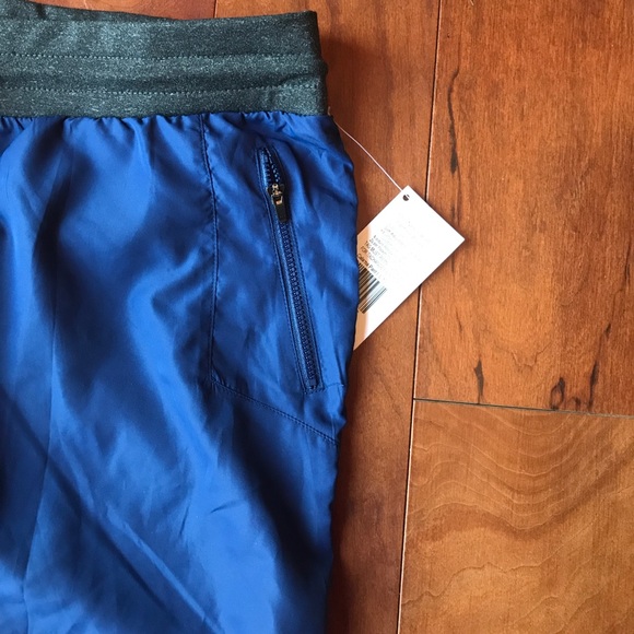 SALE 🌷🌷NWT FABLETICS Calamari PANT, Size Large - Picture 2 of 7