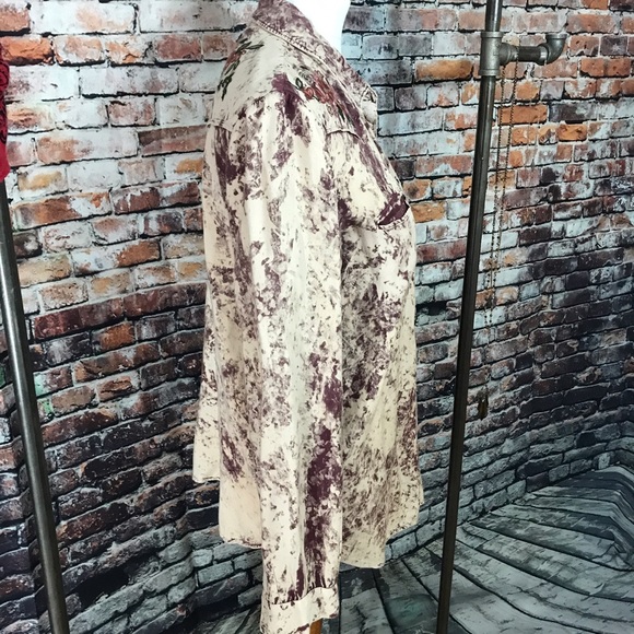 Urban Outfitters Buttonup - Picture 2 of 5