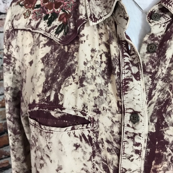 Urban Outfitters Buttonup - Picture 4 of 5