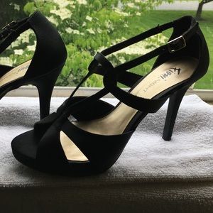 Black velvet heels- make offer😄