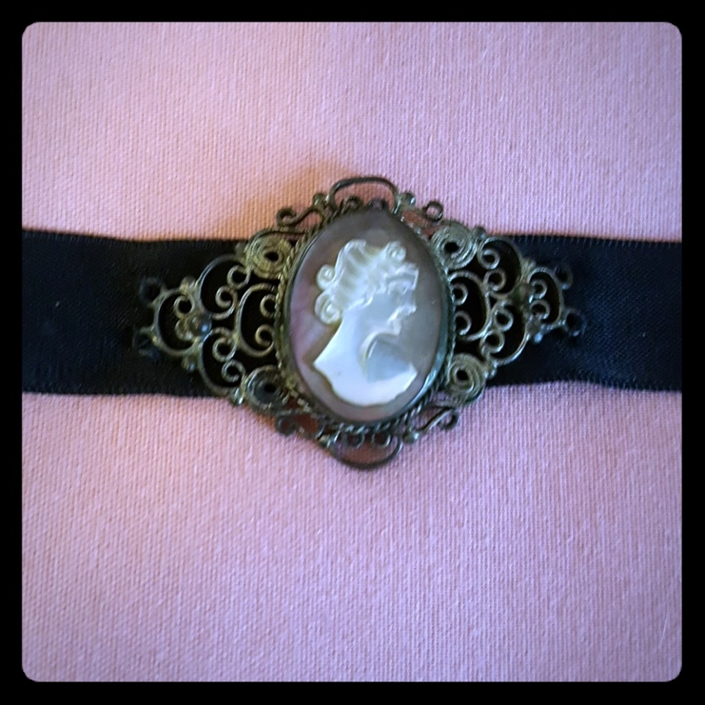 NWOT Vintage Cameo choker with black ribbon