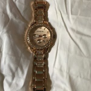 Geneva women's rose gold watch needs battery