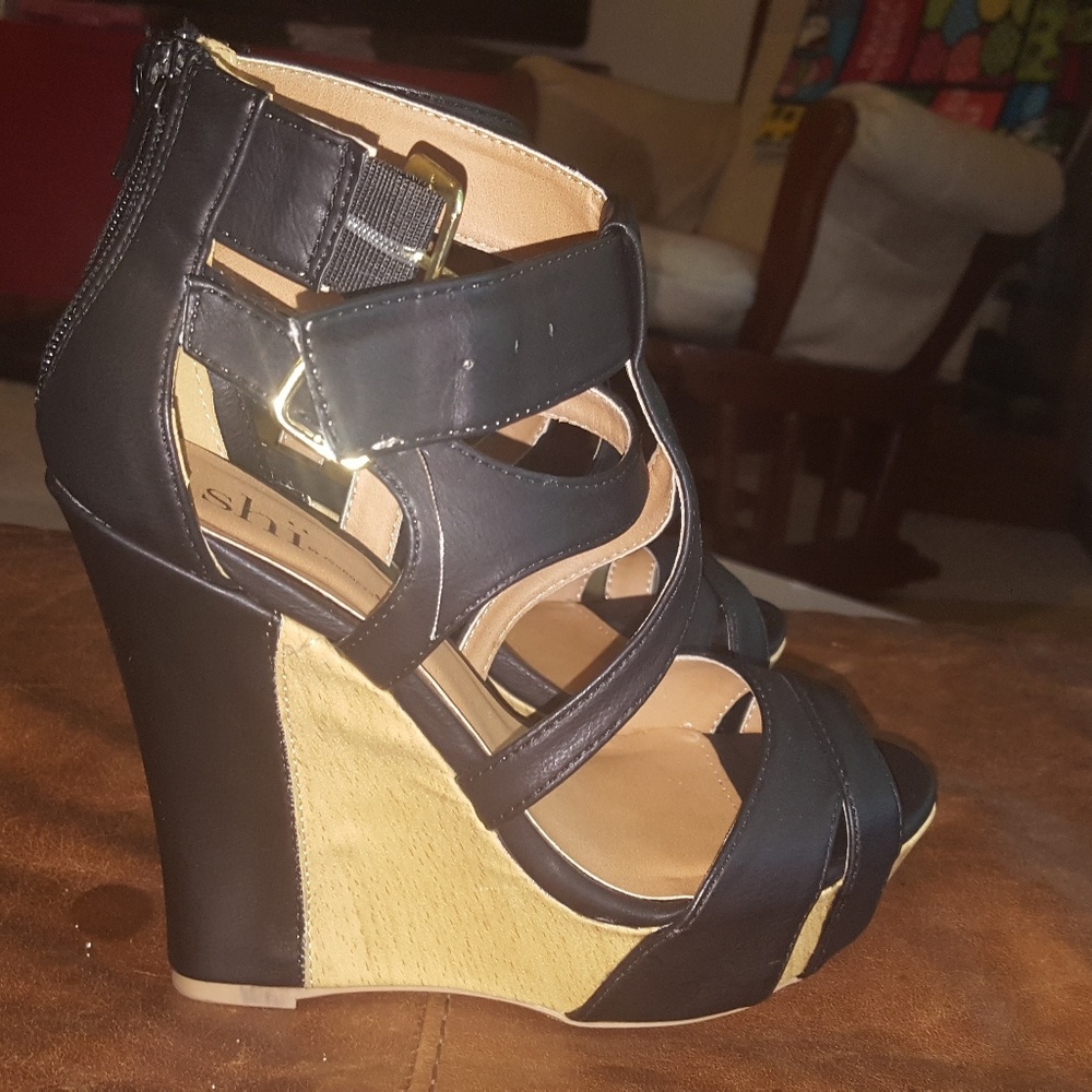 Shoes, never worn