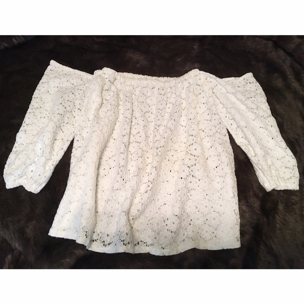 NWOT White Lace Off The Shoulder Top Small